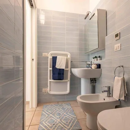 With Huge Swimming Pool And Solarium *