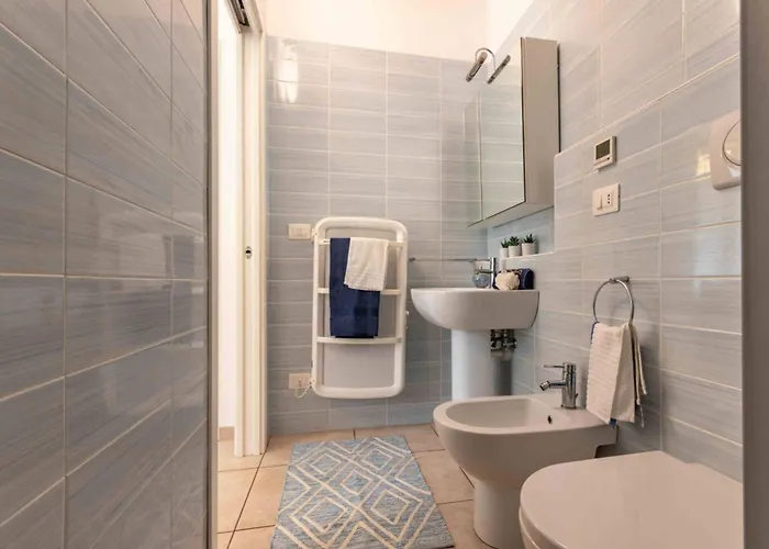 With Huge Swimming Pool And Solarium *