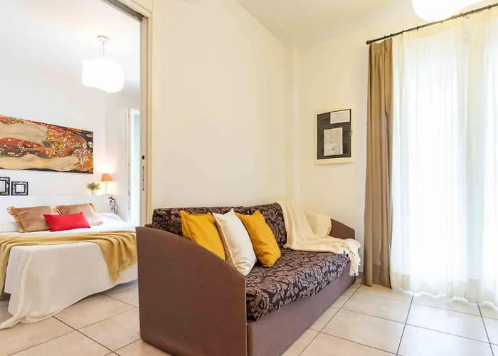 With Huge Swimming Pool And Solarium شقة