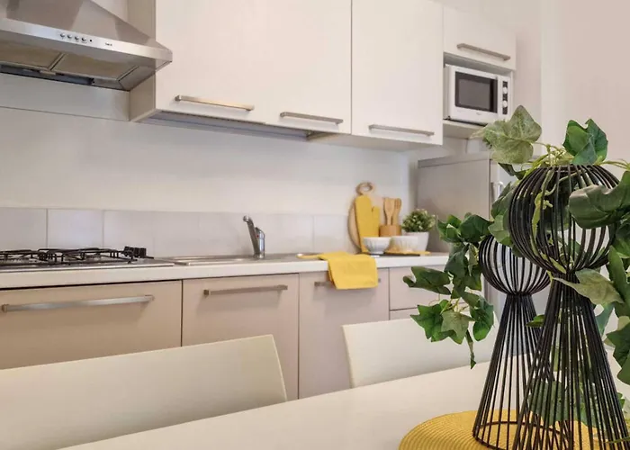 With Huge Swimming Pool And Solarium شقة *