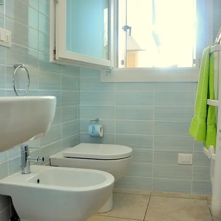 With Huge Swimming Pool And Solarium *