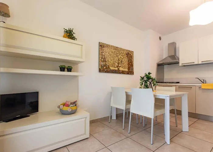 With Huge Swimming Pool And Solarium Апартаменты *