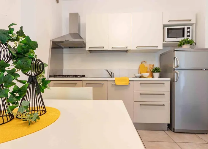 Apartman With Huge Swimming Pool And Solarium *