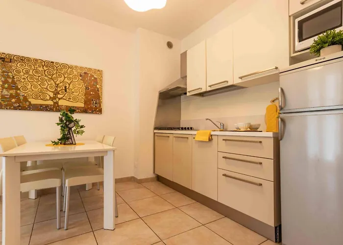 With Huge Swimming Pool And Solarium *