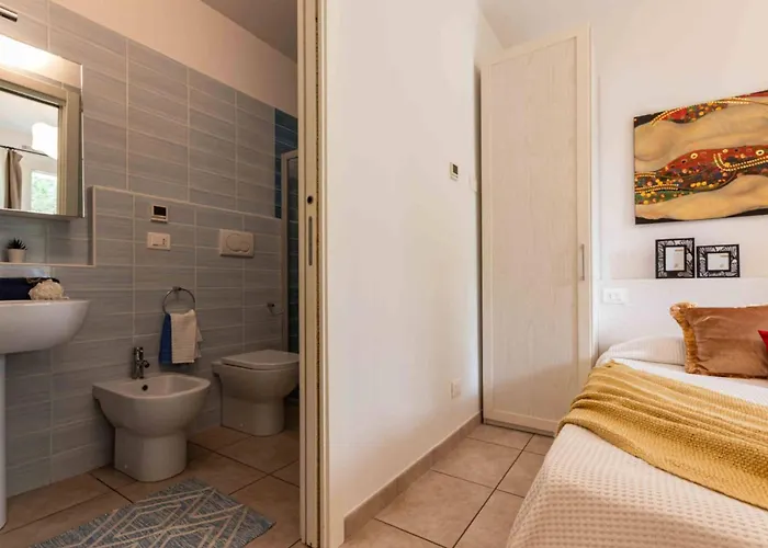 With Huge Swimming Pool And Solarium Апартаменты